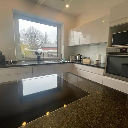 Schoen Wohnen ! Netflix Nespresso Kueche Parkplatz Garten شقة *