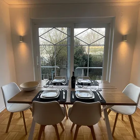 Schoen Wohnen ! Netflix Nespresso Kueche Parkplatz Garten Apartment Duisburg