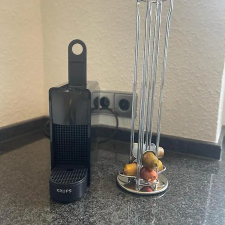 Schoen Wohnen ! Netflix Nespresso Kueche Parkplatz Garten ドゥイスブルグ