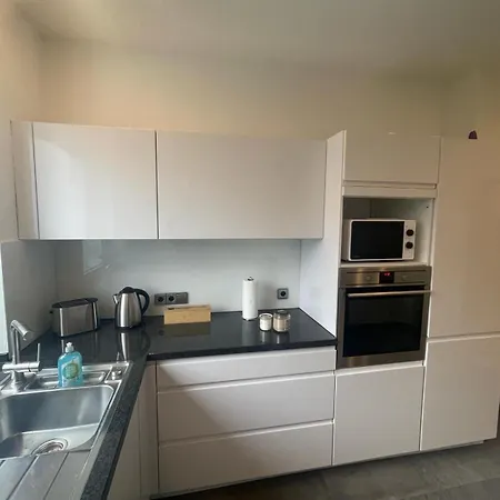 Schoen Wohnen ! Netflix Nespresso Kueche Parkplatz Garten Apartman