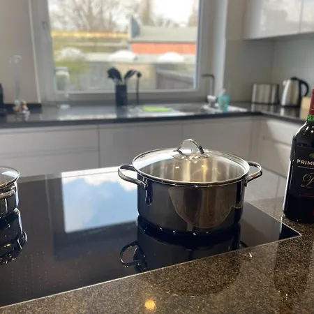 شقة Schoen Wohnen ! Netflix Nespresso Kueche Parkplatz Garten