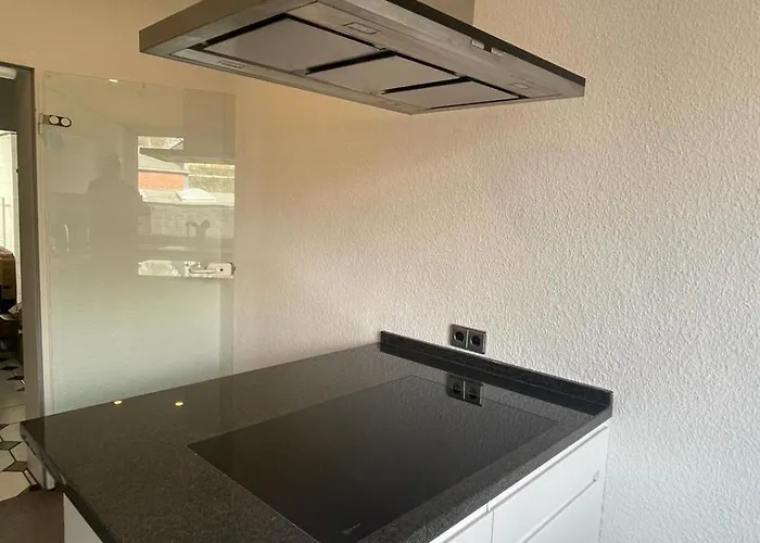 Schoen Wohnen ! Netflix Nespresso Kueche Parkplatz Garten 杜伊斯堡