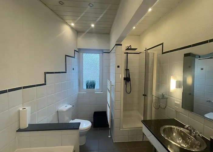 Schoen Wohnen ! Netflix Nespresso Kueche Parkplatz Garten 公寓 *