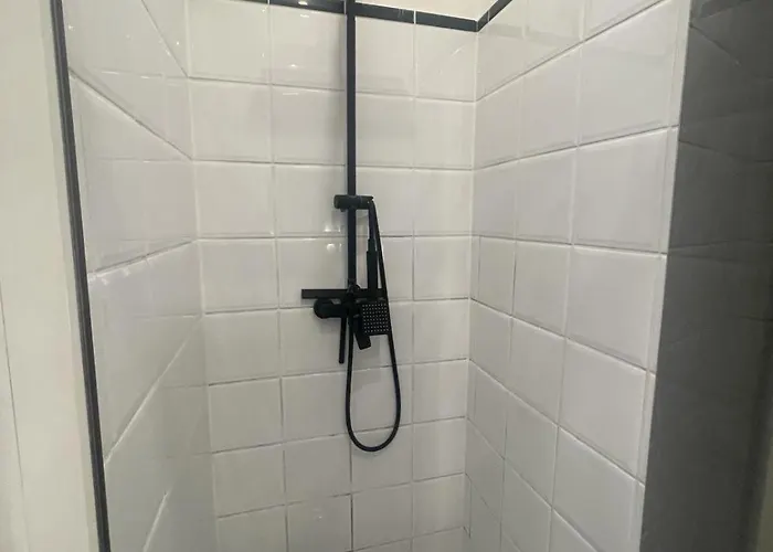 Schoen Wohnen ! Netflix Nespresso Kueche Parkplatz Garten 公寓 杜伊斯堡